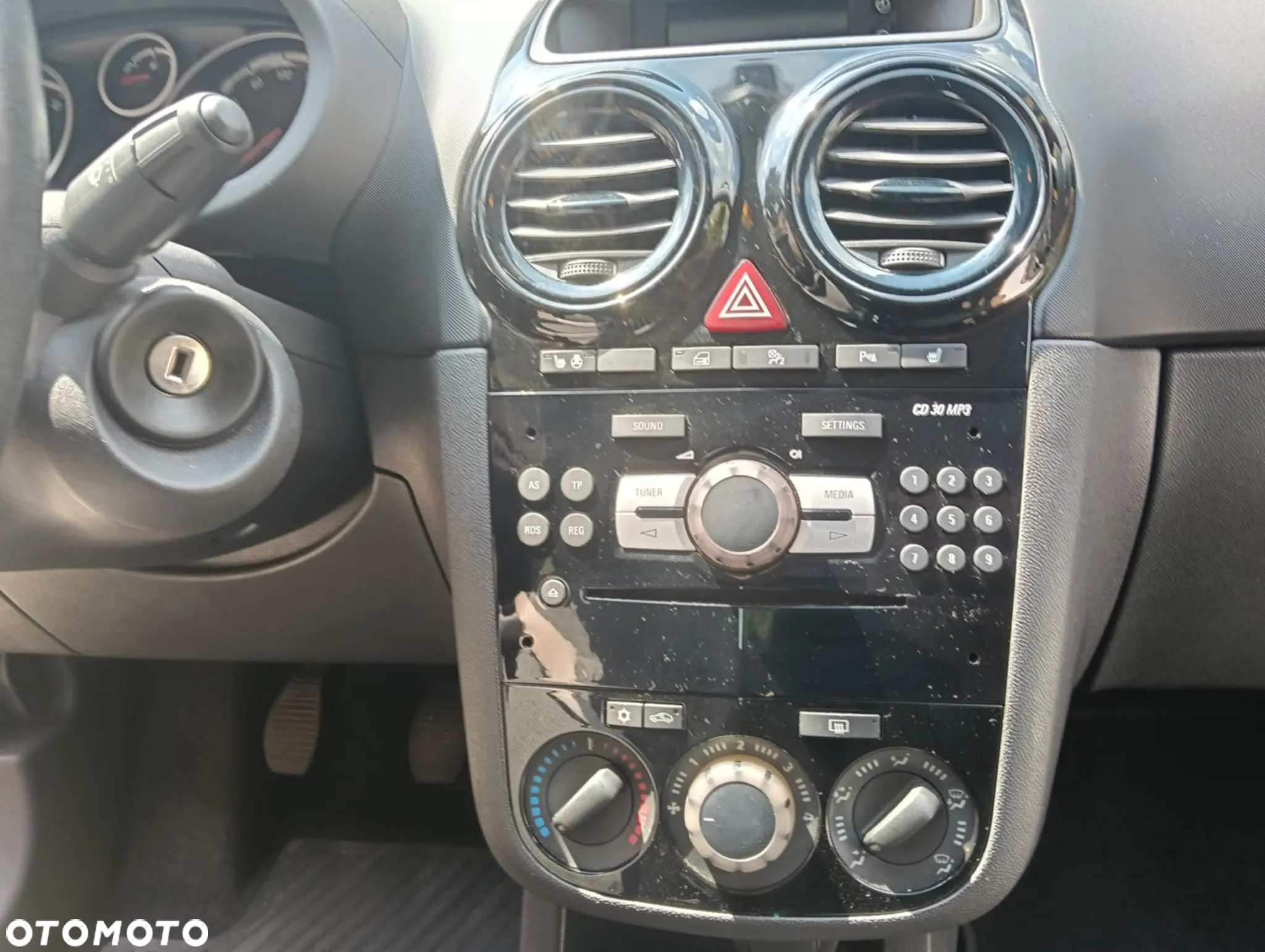 Opel Corsa 1.4 16V Cosmo - 6
