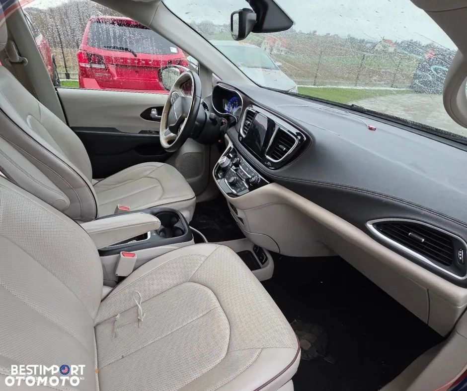 Chrysler Pacifica - 13