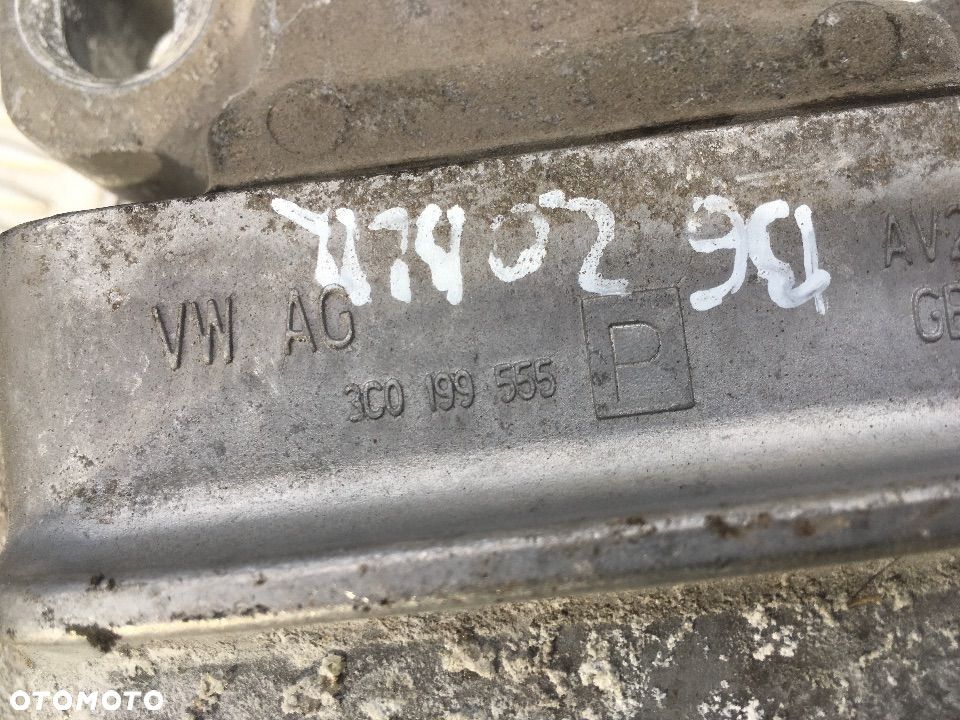 PODUSZKA SILNIKA VW PASSAT B6 2.0 FSI BLR 3C0199555 - 3