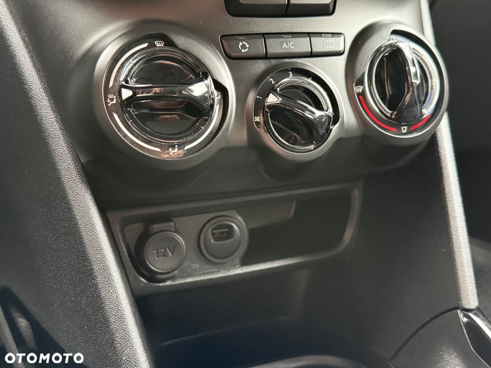 Peugeot 2008 BlueHDi 100 STOP & START Signature - 28