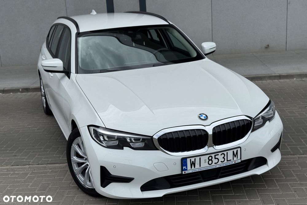 BMW Seria 3 318d mHEV - 12