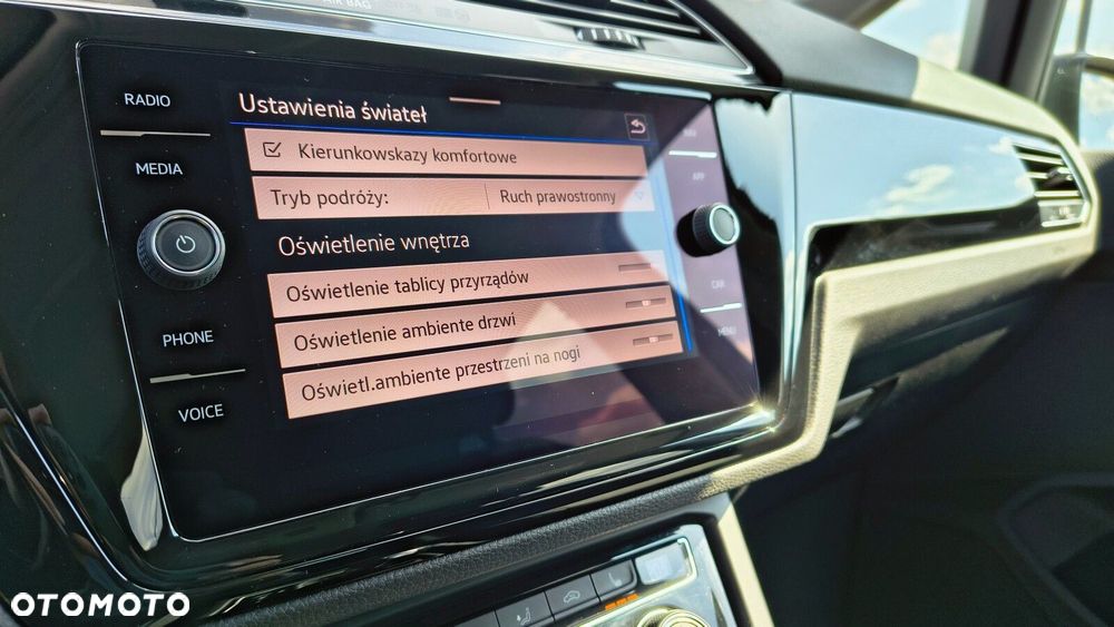Volkswagen Touran - 22