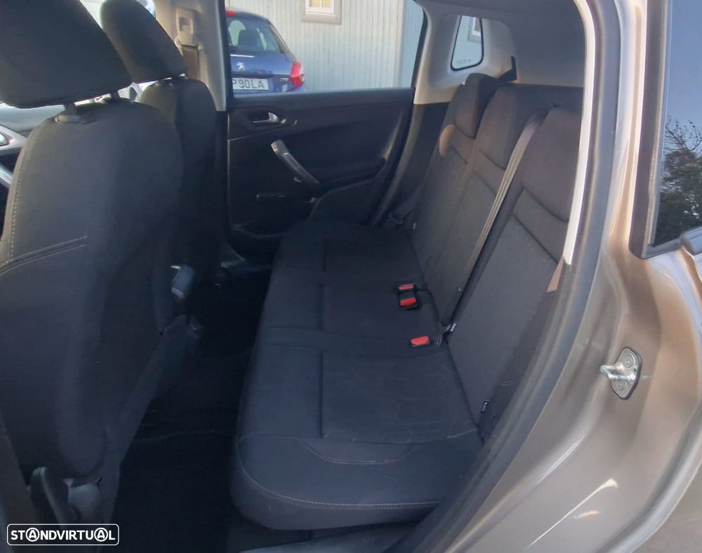Peugeot 2008 1.6 BlueHDi Style - 12