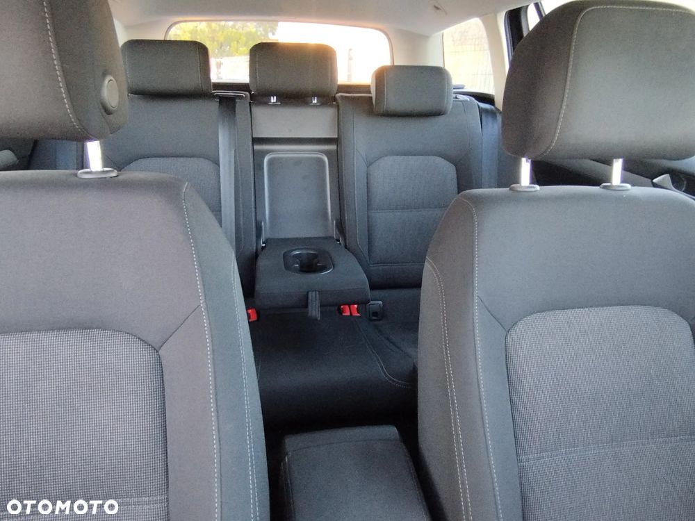Volkswagen Passat Variant 2.0 TDI SCR DSG BlueMotion Comfortline - 27