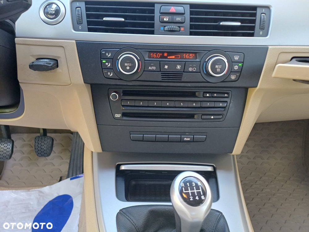 BMW Seria 3 320d - 12
