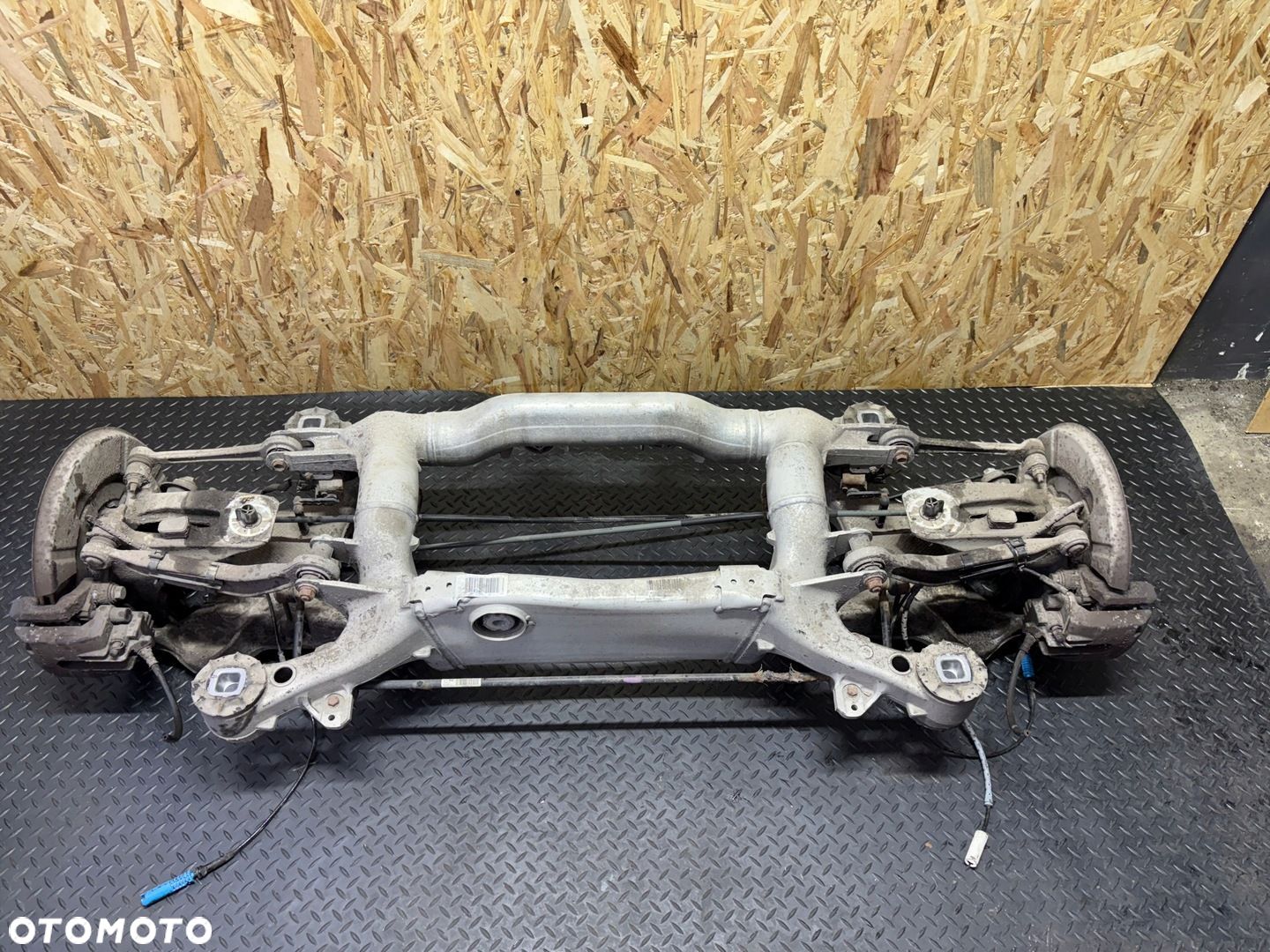 KOMPLETNE ZAWIESZENIE SANKI TYLNE BELKA WÓZEK BMW E61 6770827 - 1