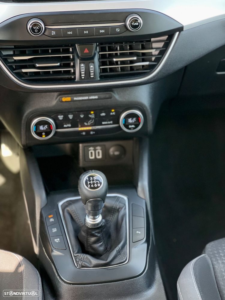 Ford Focus SW 1.0 EcoBoost S&S COOL&CONNECT - 17