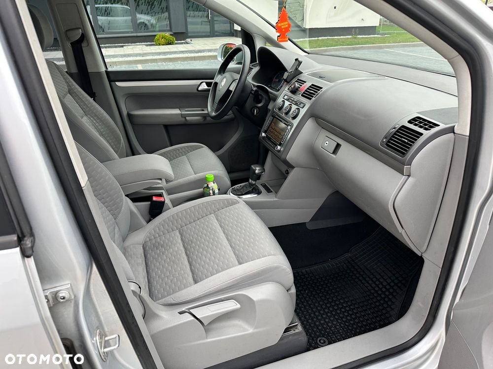 Volkswagen Touran 1.9 TDI Trendline DSG - 12