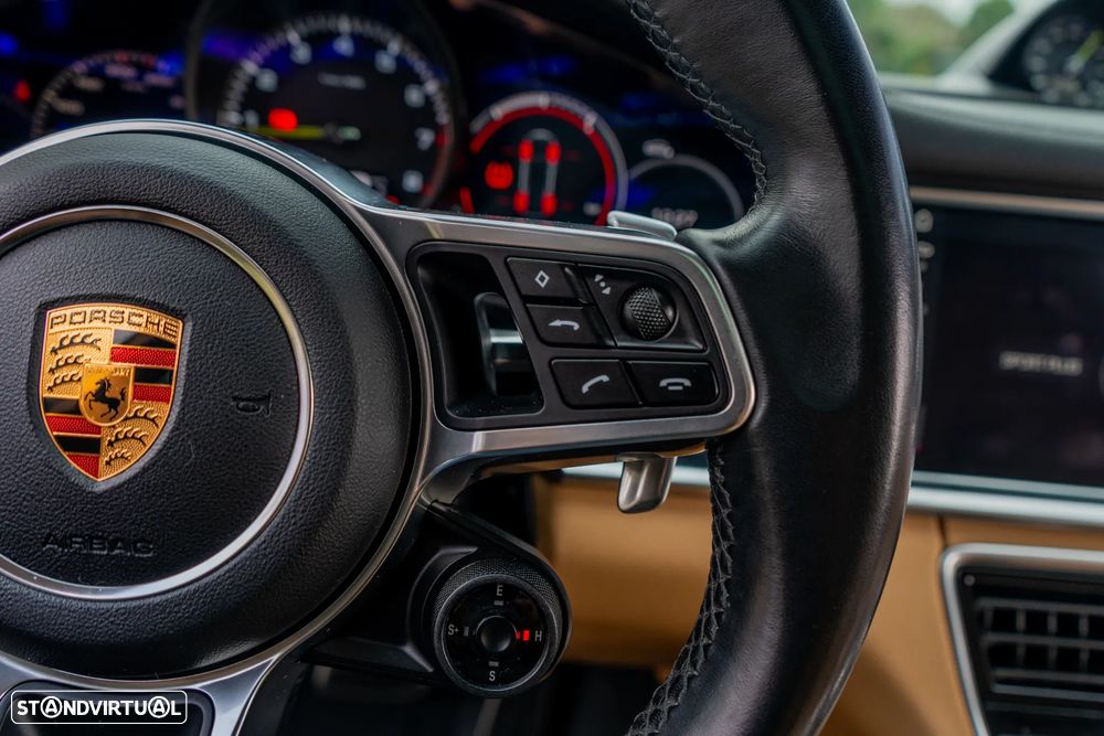 Porsche Panamera Sport Turismo 4 E-Hybrid - 33