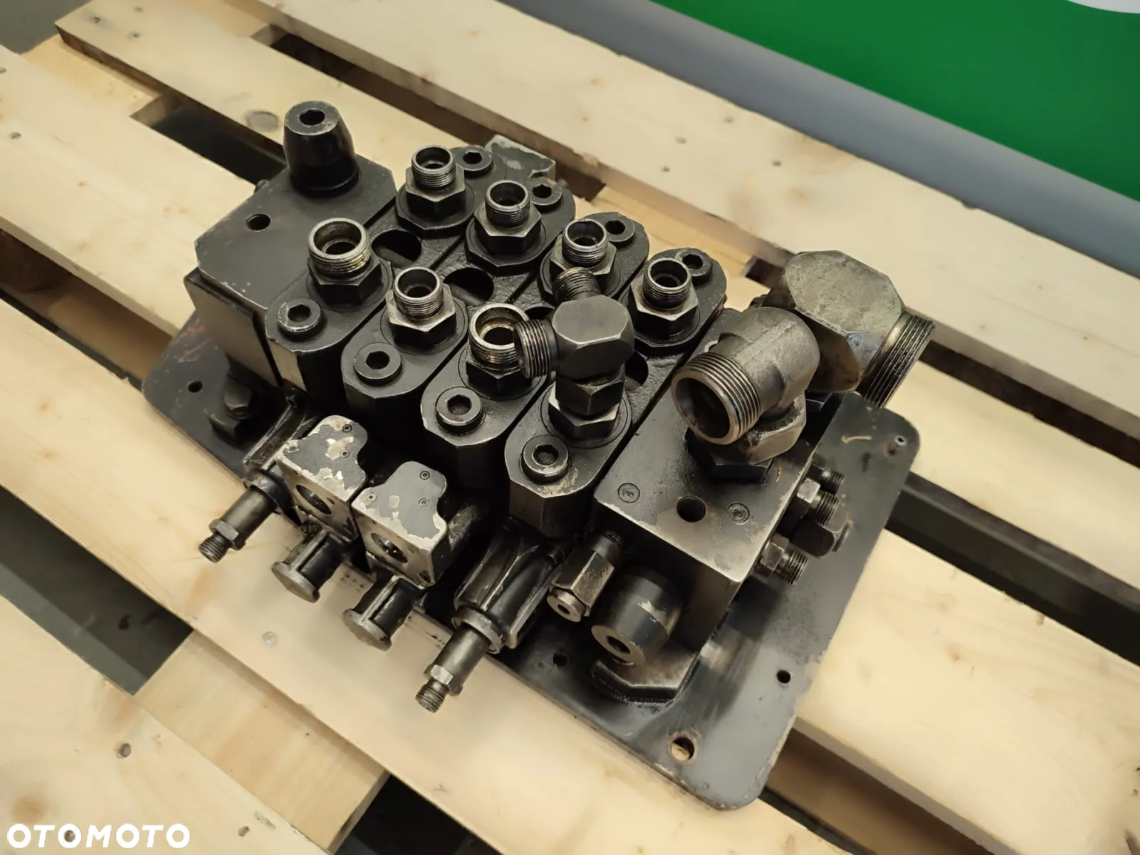 Rozdzielacz hydrauliczny 08105220 Manitou MLT 737 - 7