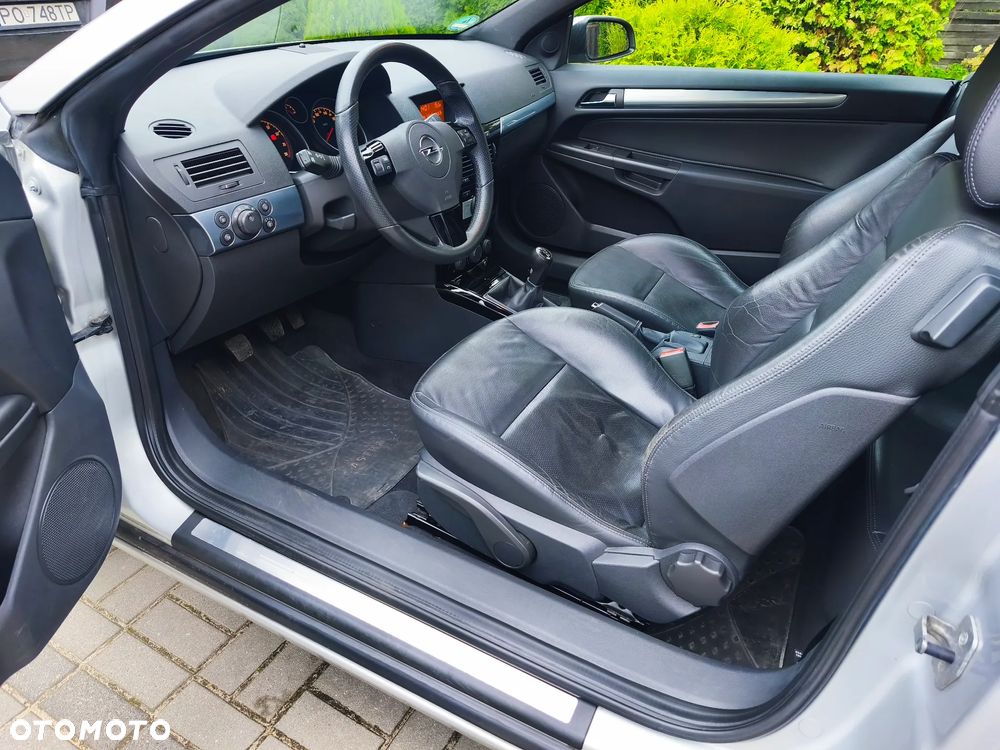 Opel Astra TwinTop 1.8 Cosmo - 10