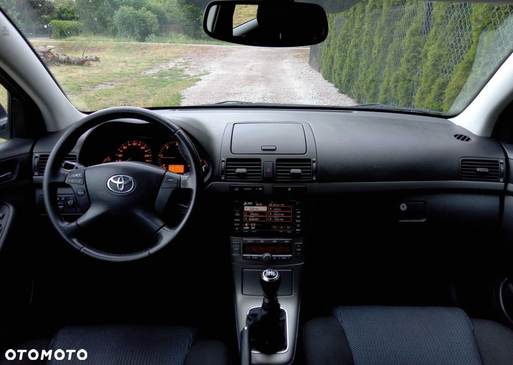 Toyota Avensis - 8