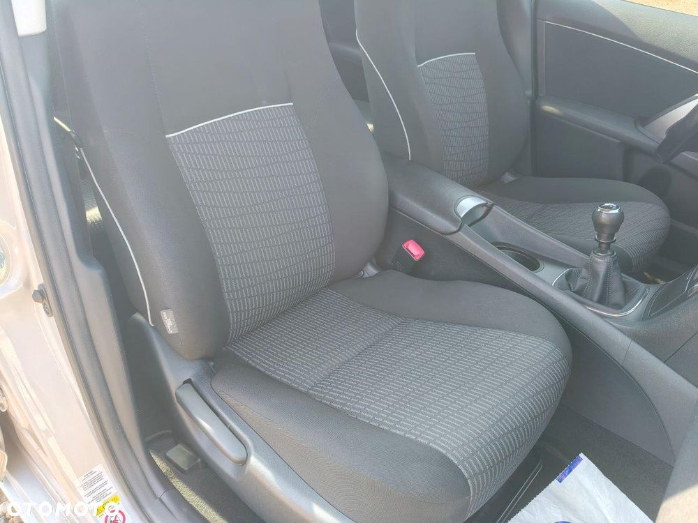 Toyota Avensis 1.6 Edition (2014) - 10