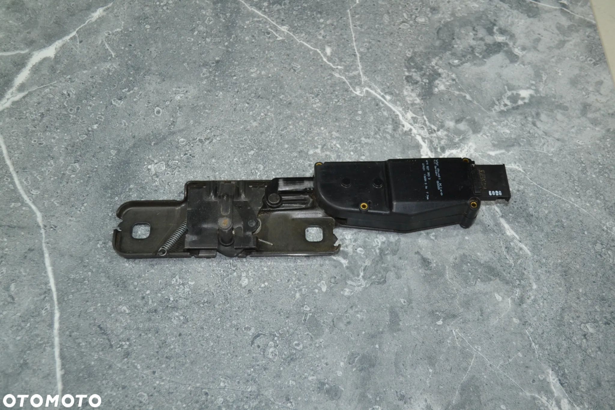 AUDI A4 B8 A6 C6 C7 Q5 Q7 DOCIĄG ZAMEK KLAPY BAGAŻNIKA 4F9827383D - 1