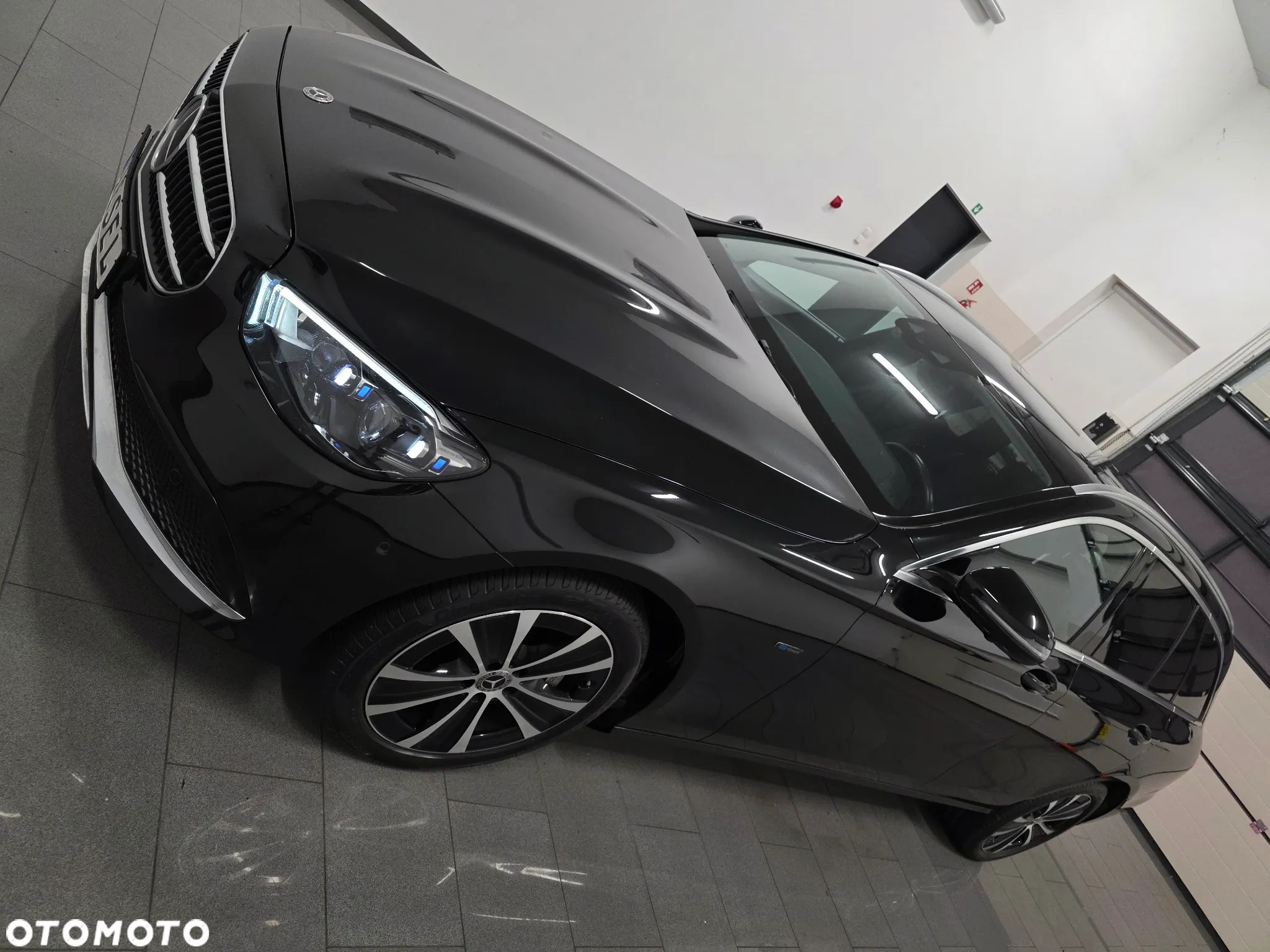 Mercedes-Benz Klasa E 220 d 4Matic 9G-TRONIC AMG Line - 4