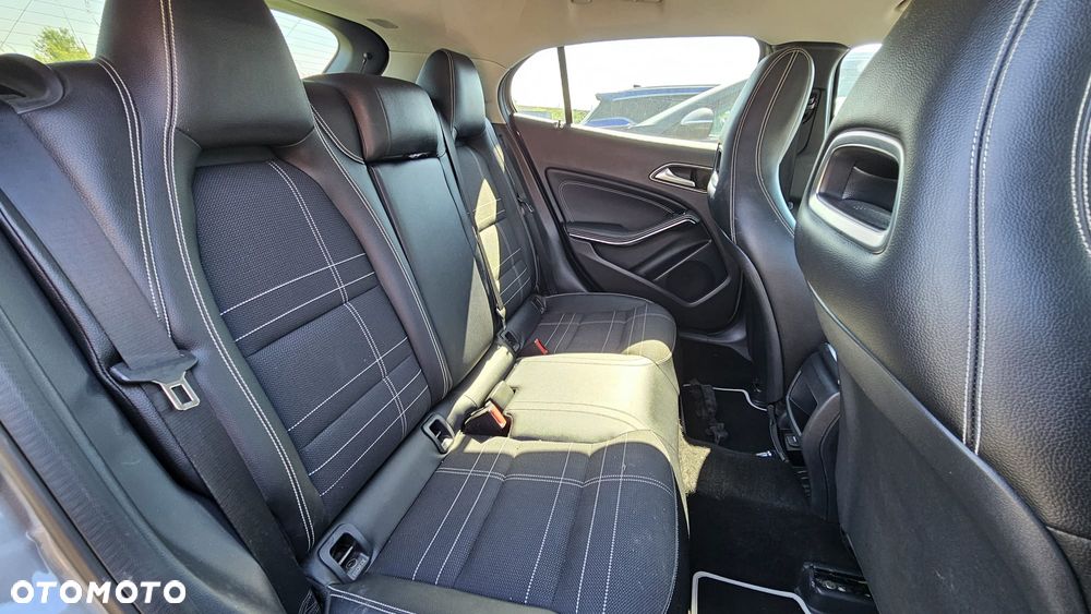 Mercedes-Benz GLA - 16