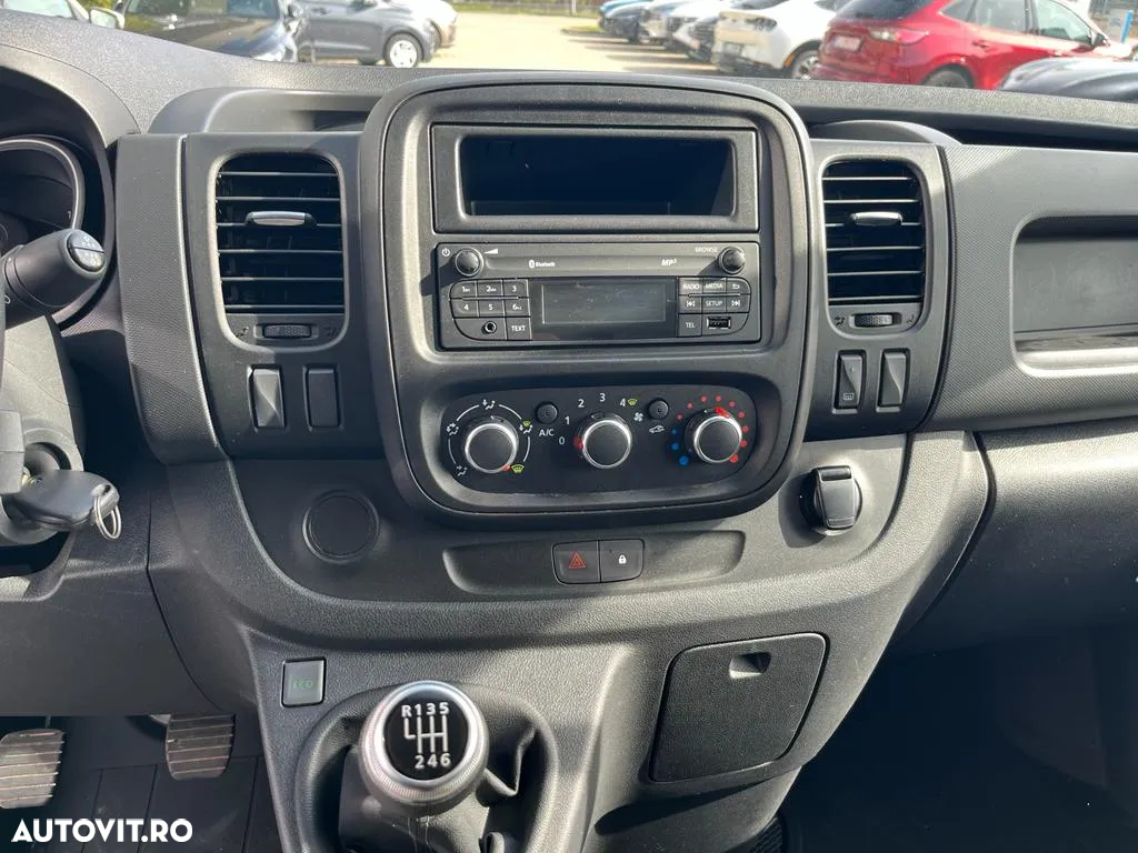 Renault TRAFIC - 12