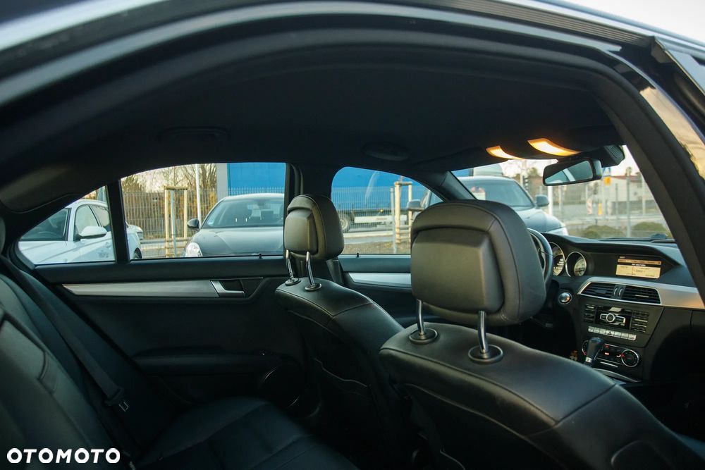 Mercedes-Benz Klasa C 350 CDI DPF (BlueEFFICIENCY) 7G-TRONIC Avantgarde - 19