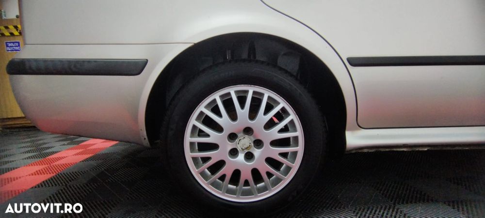 Skoda Octavia Combi 1.6 Elegance - 12