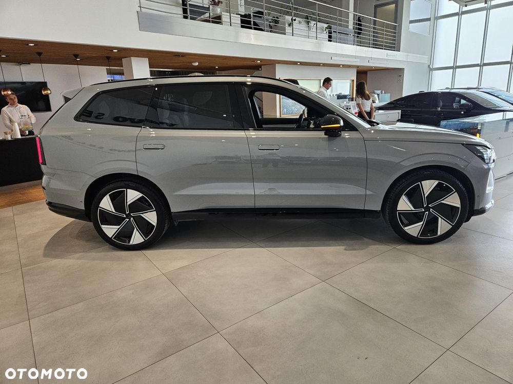Volvo EX90 - 4