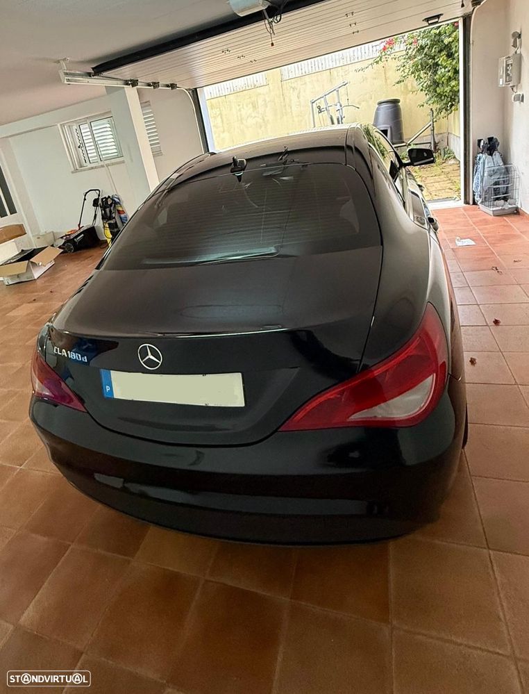 Mercedes-Benz CLA 180 Shooting Brake d Urban - 3