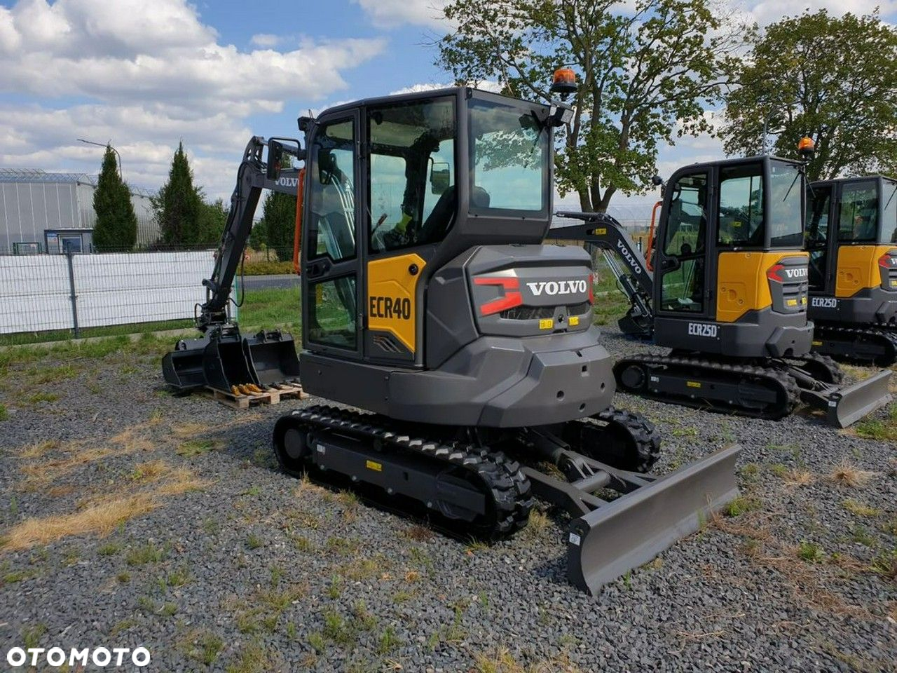 Volvo ECR40F KLIMATYZACJA NOWA DOSTĘPNA OD RĘKI, SZYBKOZŁĄCZE, DŁUGIE RAMIĘ, OBRÓT W OBRYSIE, ŁYŻKI: 300, 600, 1200MM SKARPOWA HYDRAULICZNA STEROWANA Z JOYSTICKA - 4