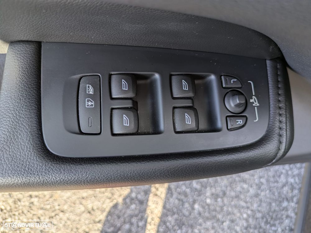 Volvo XC 60 2.0 T6 PHEV Inscription AWD - 48