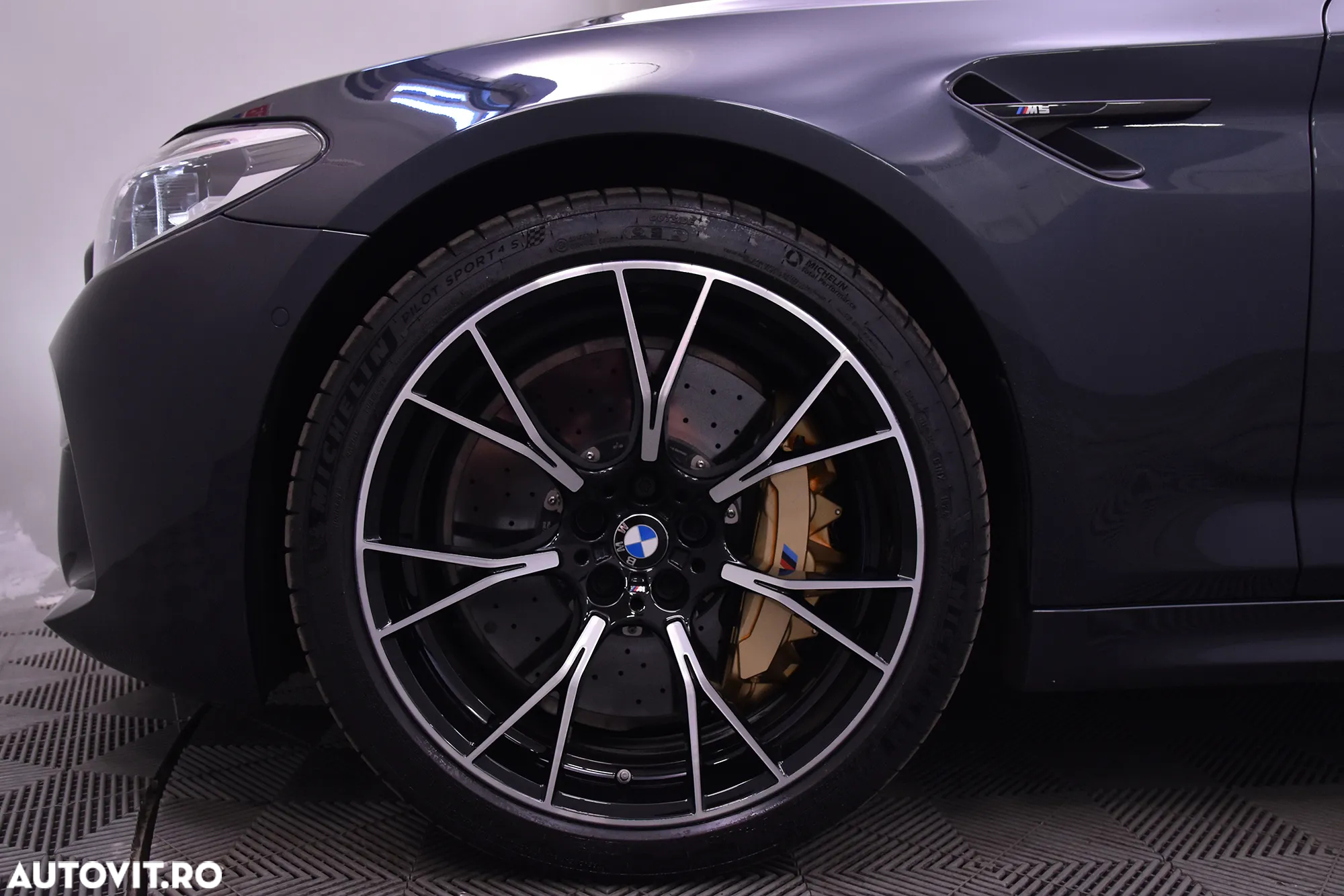 BMW M5 AT - 12