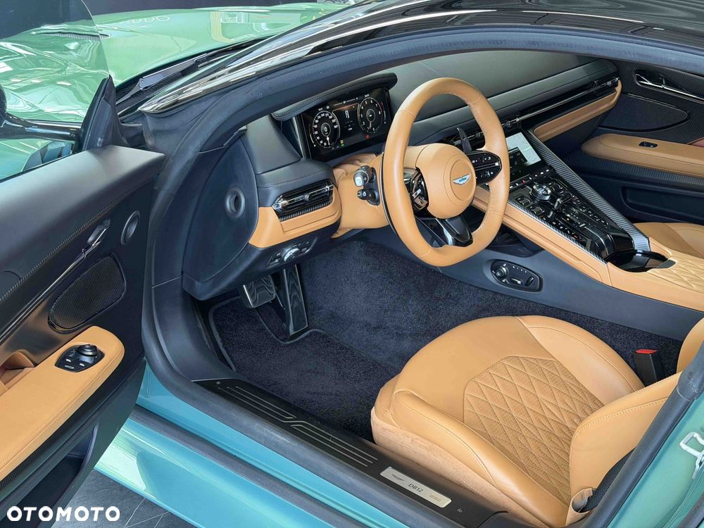 Aston Martin DB12 - 14