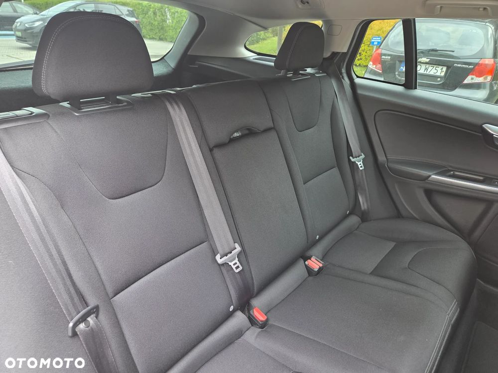 Volvo V60 D2 Kinetic - 13