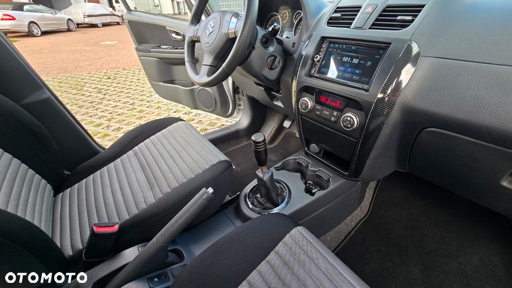 Suzuki SX4 1.6 Comfort - 17