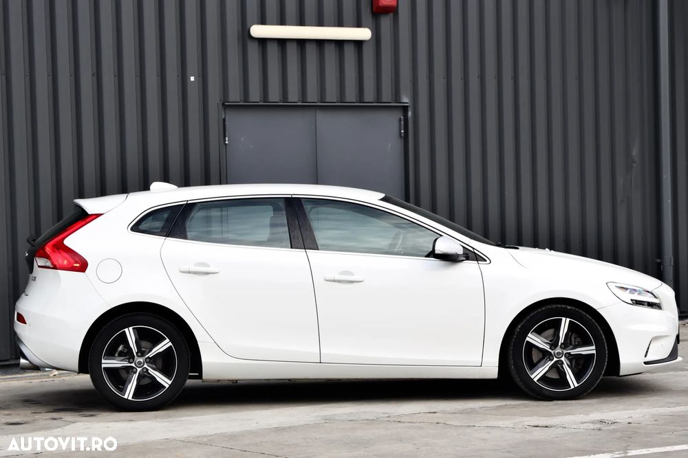 Volvo V40 D3 Geartronic RDesign - 23