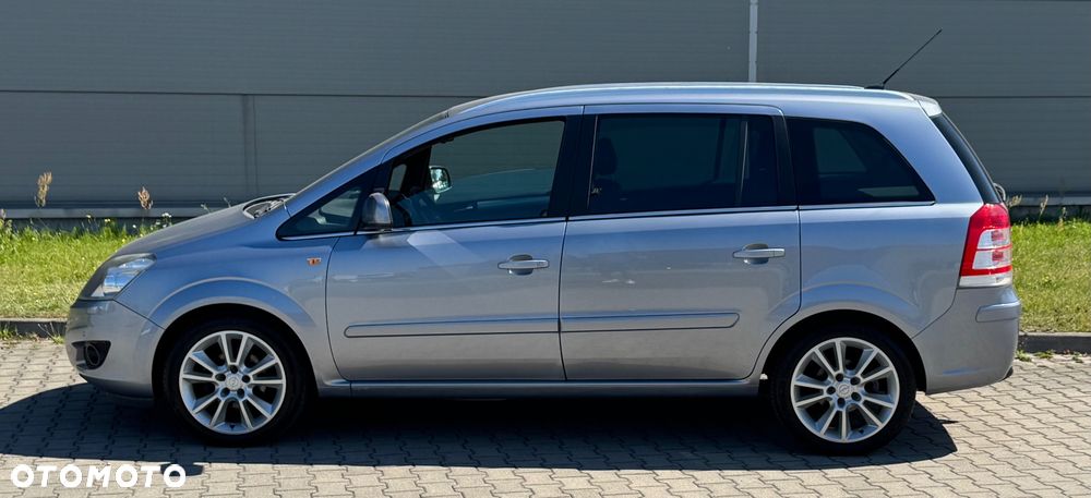 Opel Zafira 1.8 Design Edition - 2