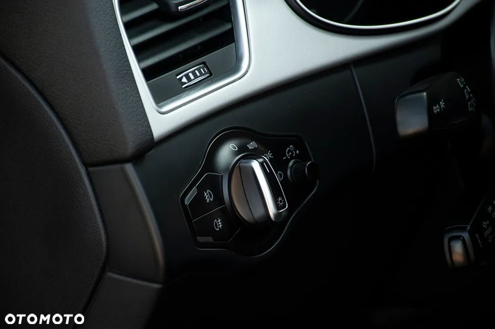 Audi A4 Avant 2.0 TDI DPF clean diesel multitronic Ambiente - 39