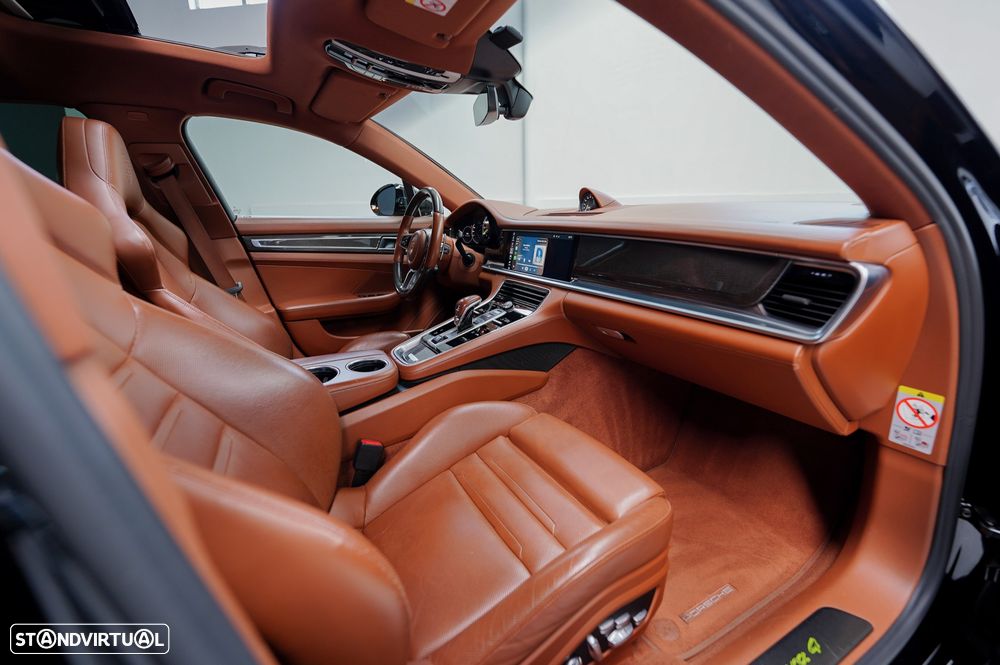 Porsche Panamera Sport Turismo 4 E-Hybrid - 19