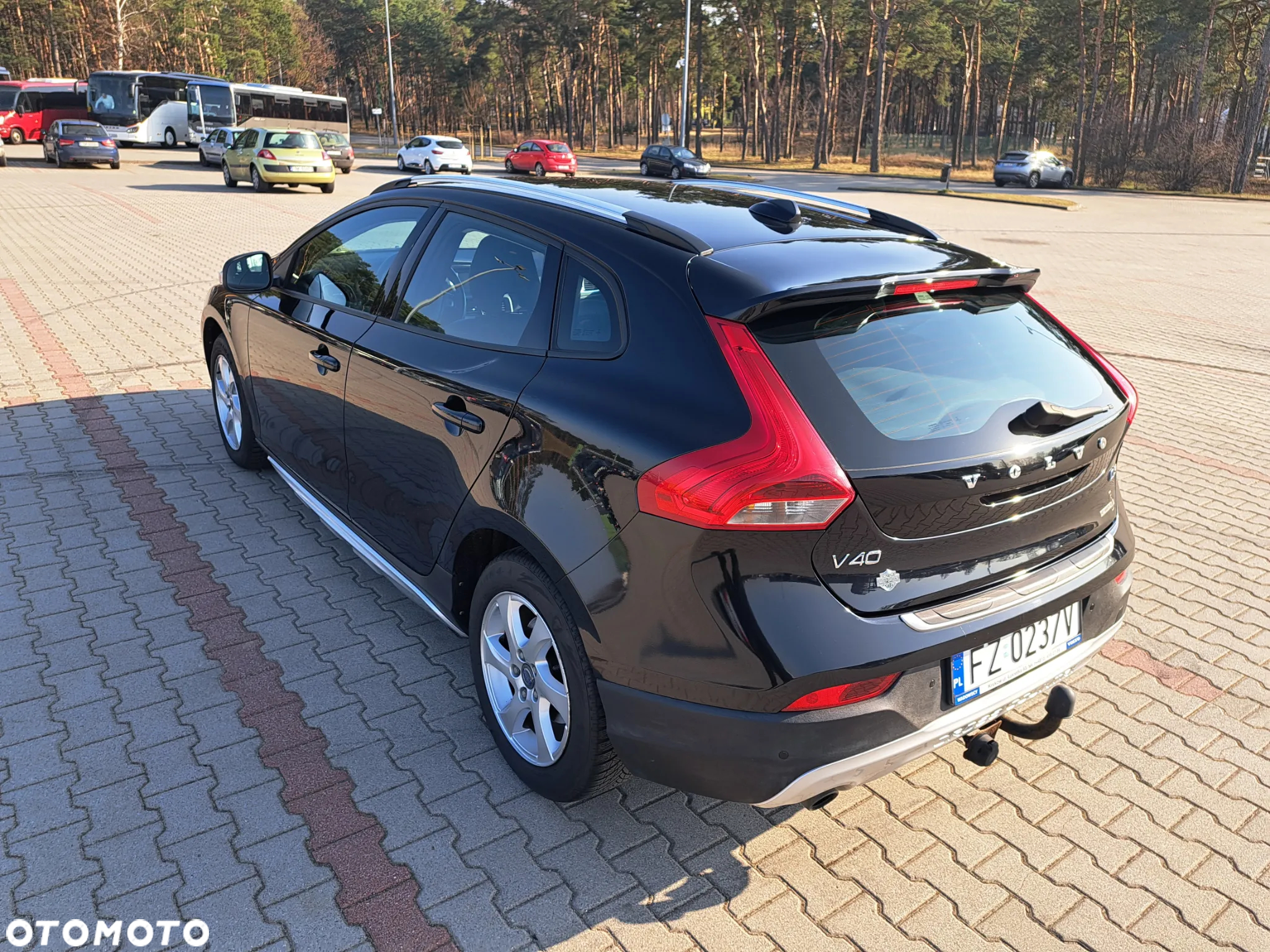 Volvo V40 Cross Country D3 Momentum - 4