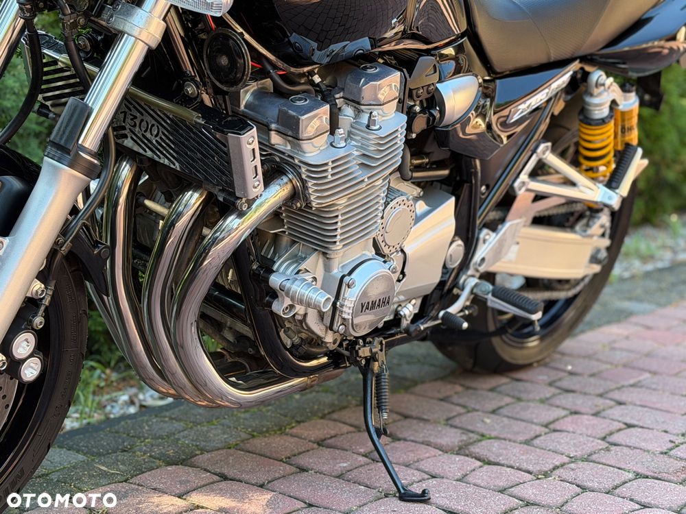 Yamaha XJR - 17