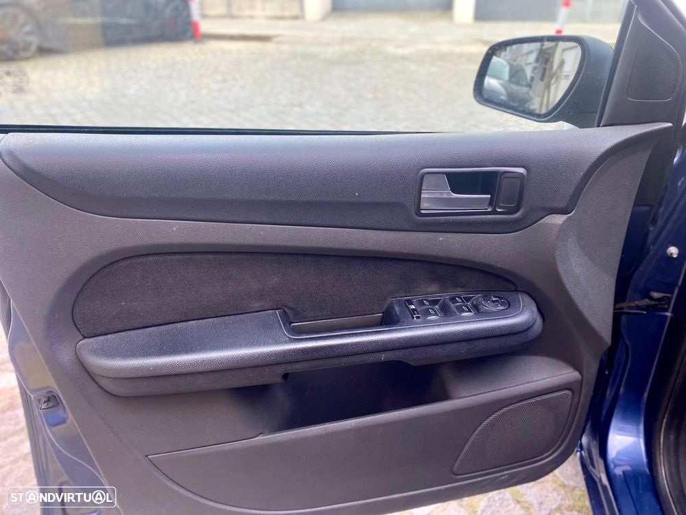 Ford Focus SW 1.6 TDCi Ambiente - 9