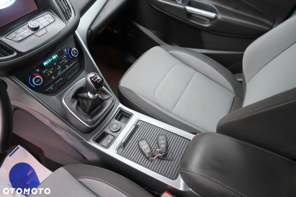 Ford Kuga 2.0 TDCi 2x4 Titanium - 9