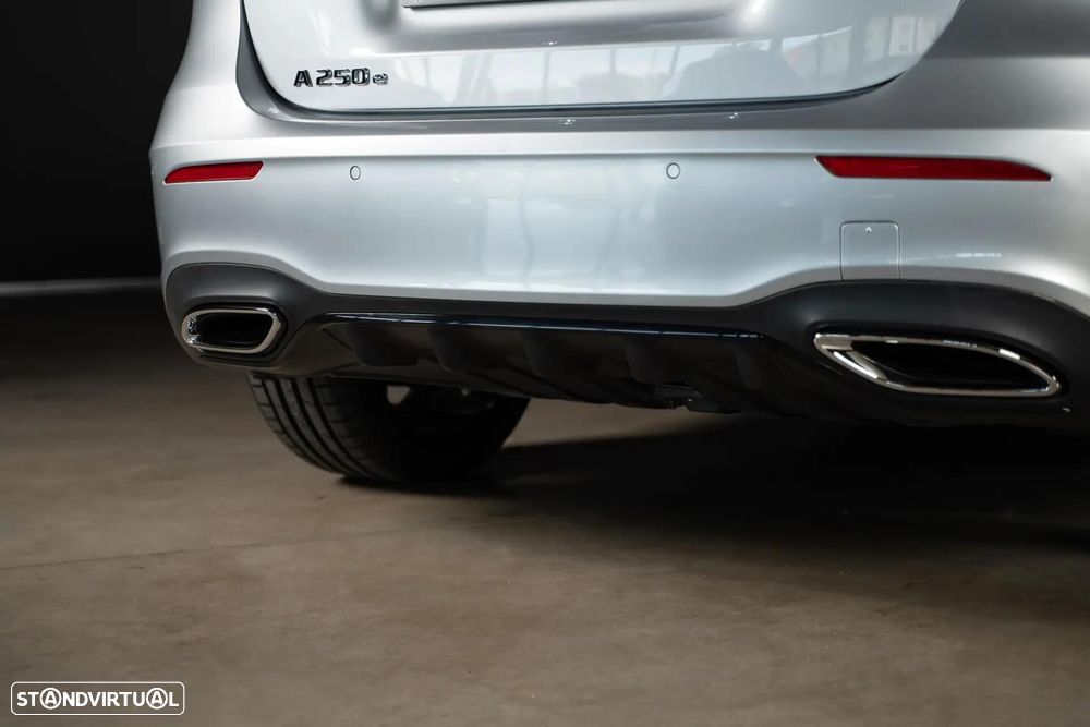 Mercedes-Benz A 250 e AMG Line - 10
