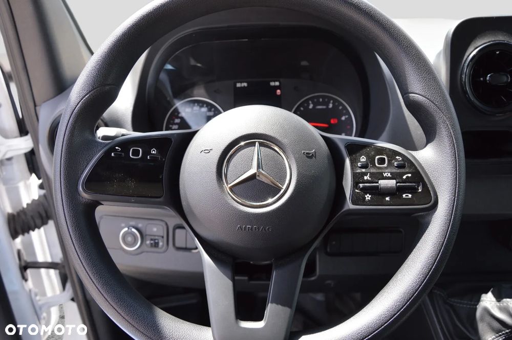 Mercedes-Benz Sprinter - 17