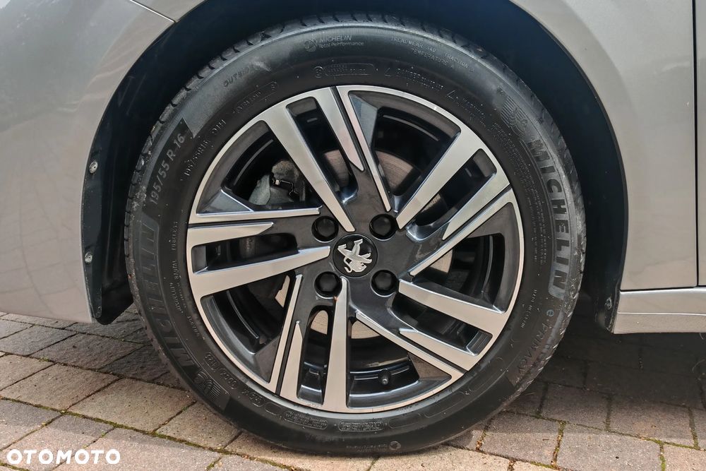 Peugeot 208 PureTech 100 EAT8 Allure - 36