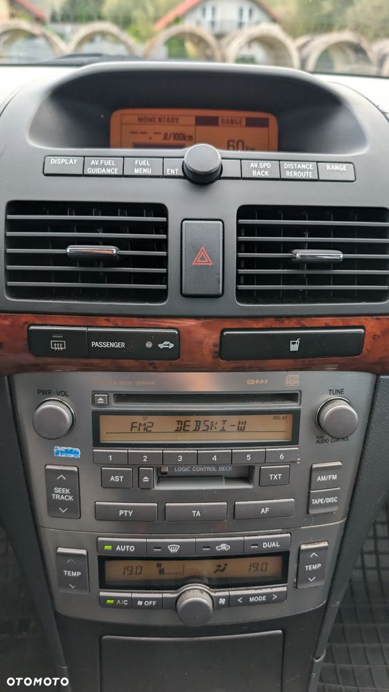 Toyota Avensis 1.8 VVT-i Sol - 14