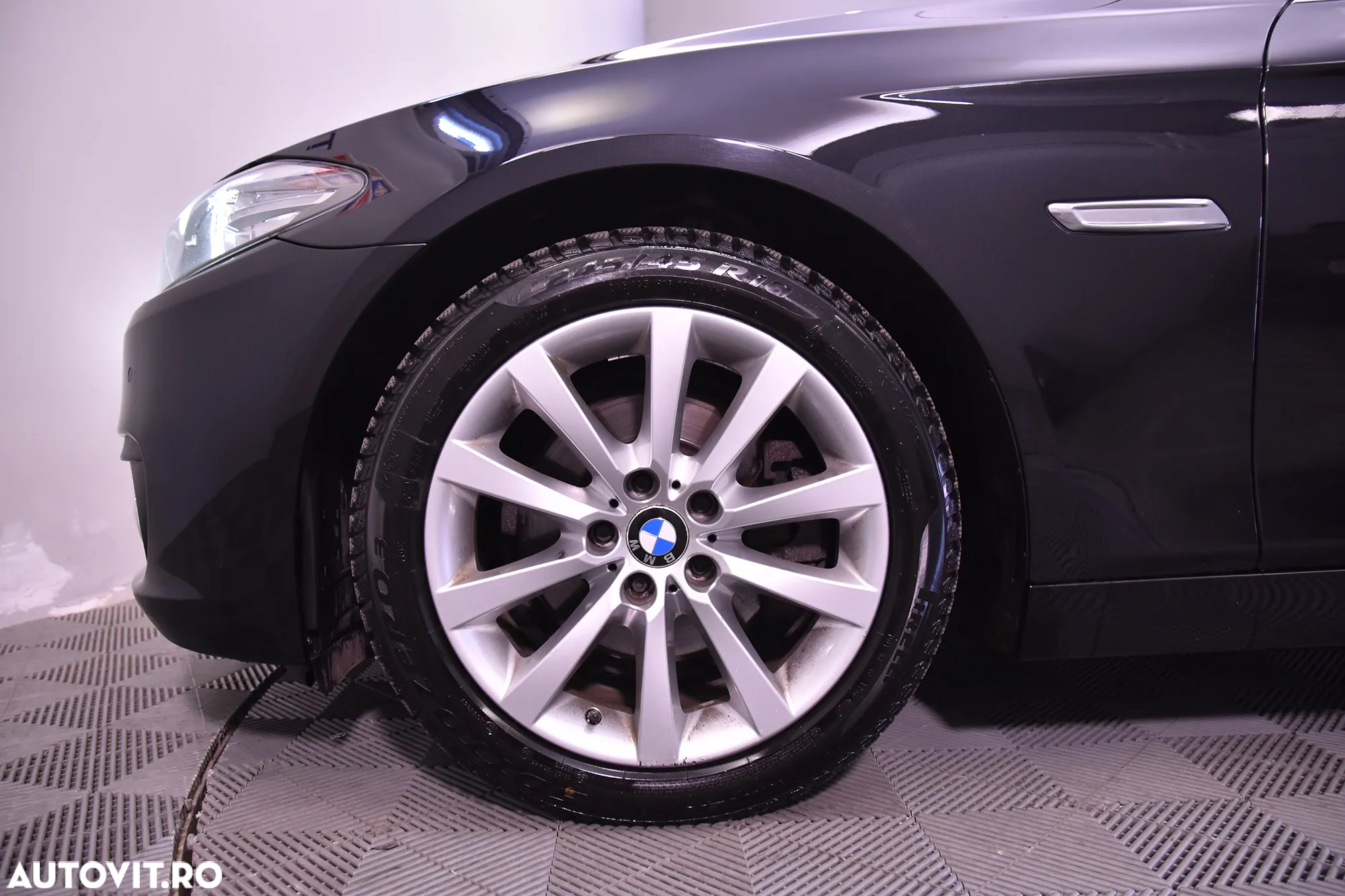 BMW Seria 5 520d xDrive - 13