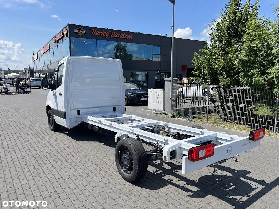 Mercedes-Benz Sprinter - 4