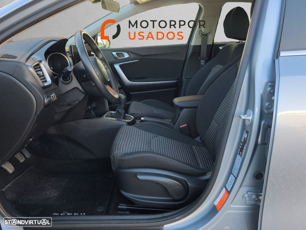 Kia XCeed 1.0 T-GDi Dynamic — fotografia 9