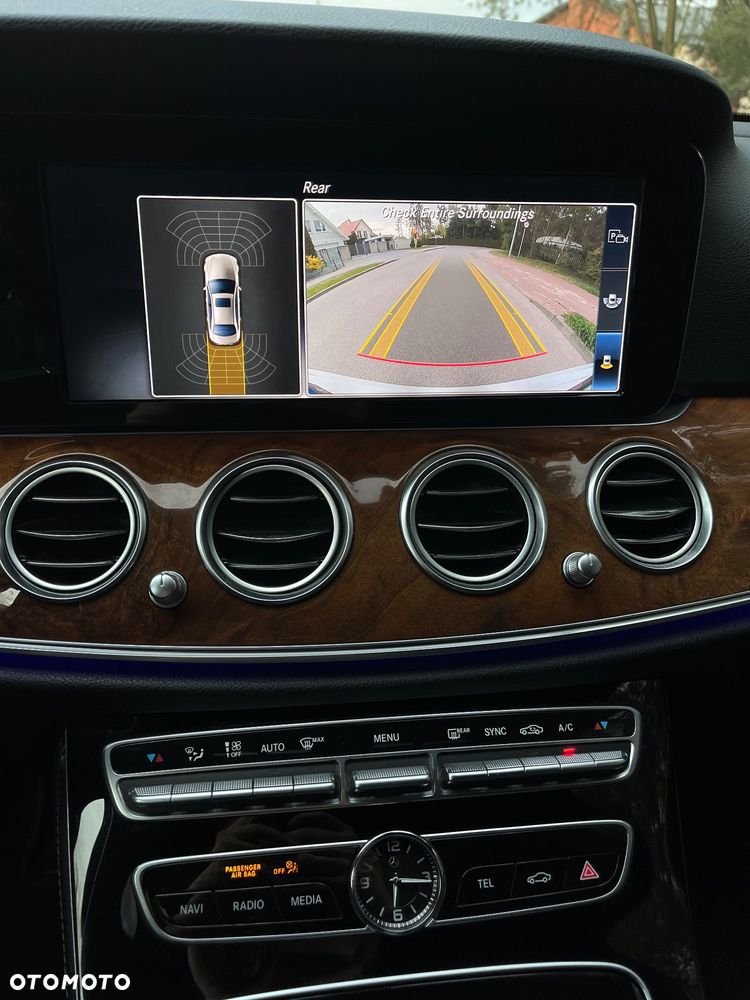 Mercedes-Benz Klasa E 300 9G-TRONIC AMG Line - 20