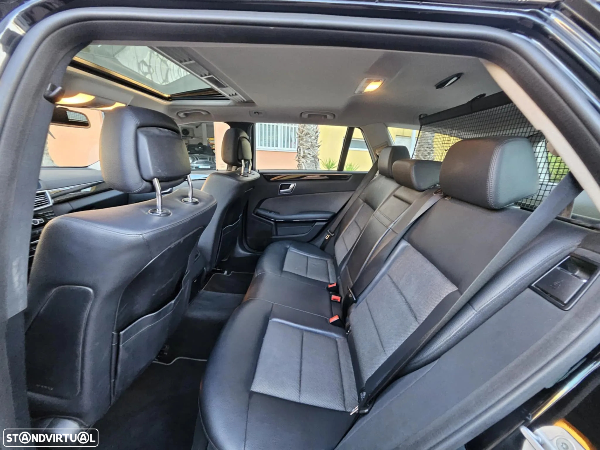 Mercedes-Benz E 220 BlueTEC Avantgarde Auto. - 11