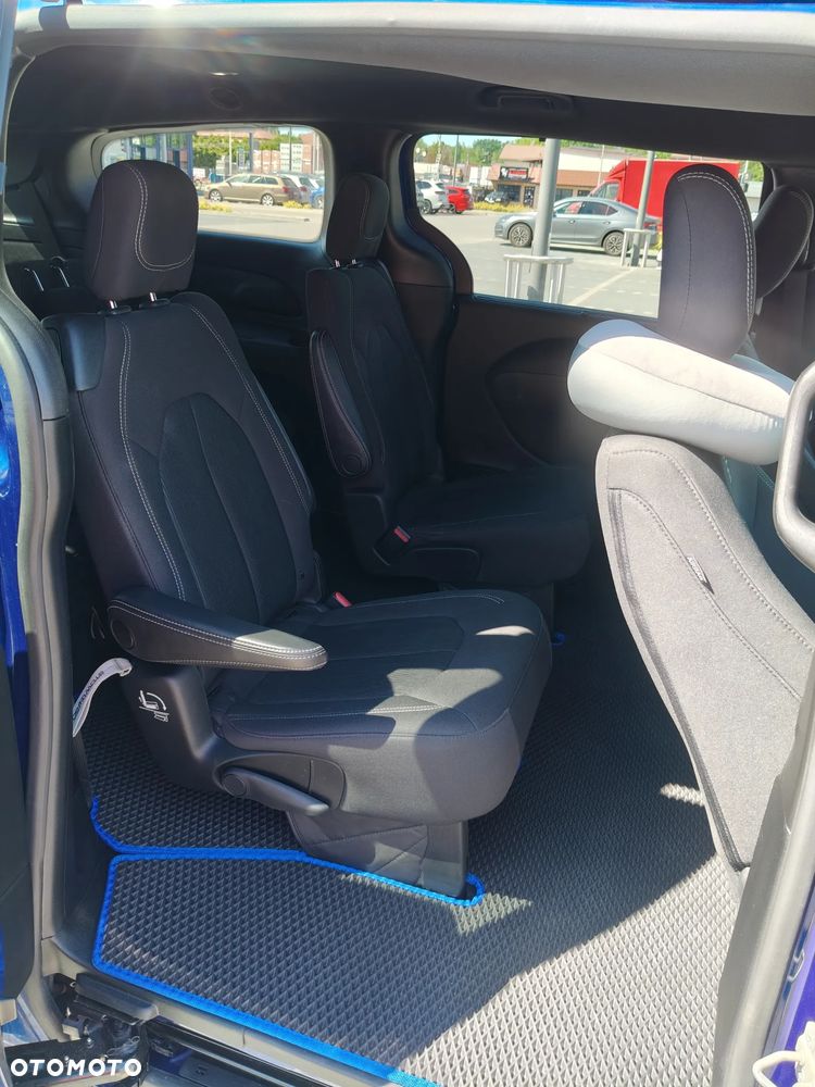 Chrysler Pacifica - 12