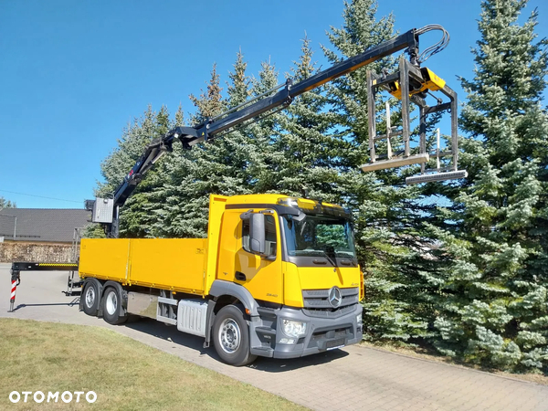 Mercedes-Benz 2640 z HIAB 177 K/3-oś skrętna